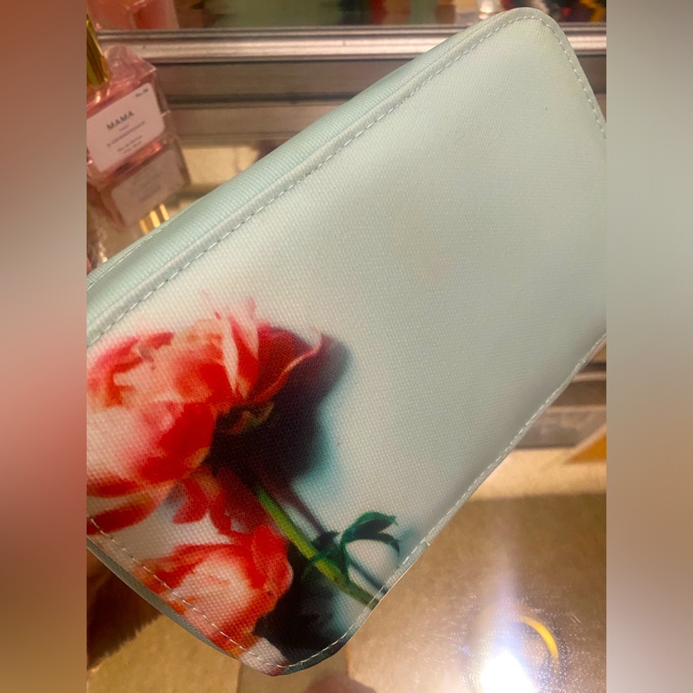 Trish McEvoy makeup bag - small - very pretty no stains it’s new